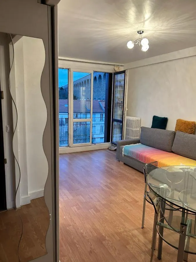 F2 Belle Vue Aqueduc Avec Balcon Apartment Arcueil